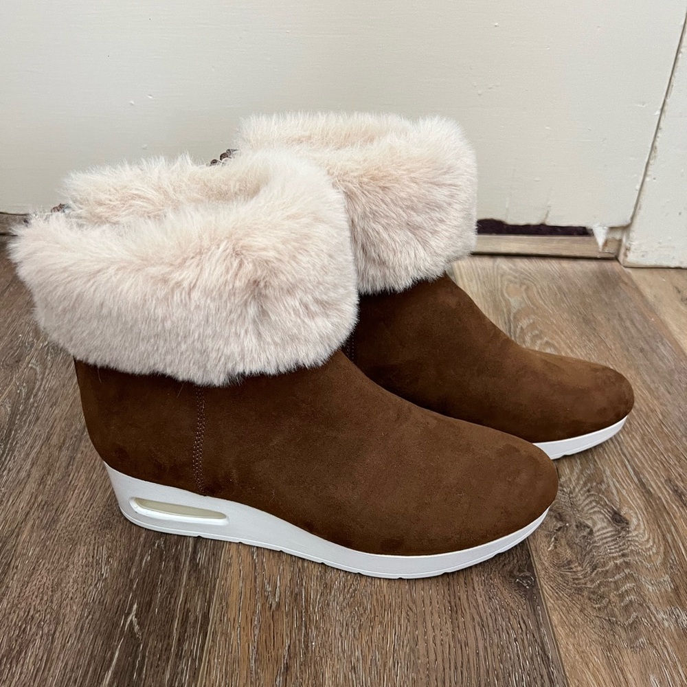 DKNY Women’s Abri closed toe Wedge Boots